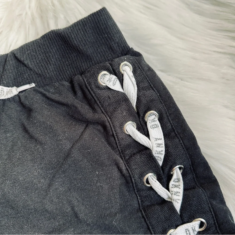 5 x $25 DKNY Shorts, 8 M